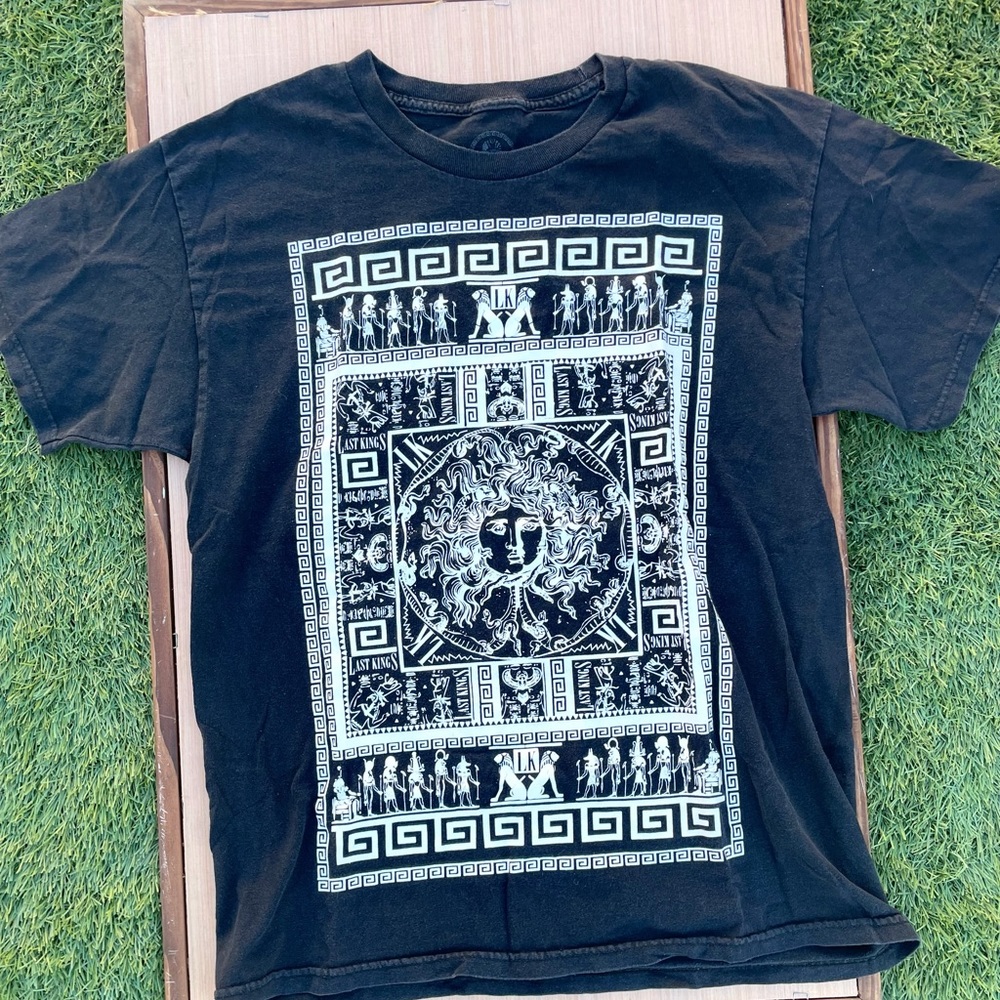 ⛄️🎄Last Kings By: Tyga “Urban Pharoh” tee (pre-owned)